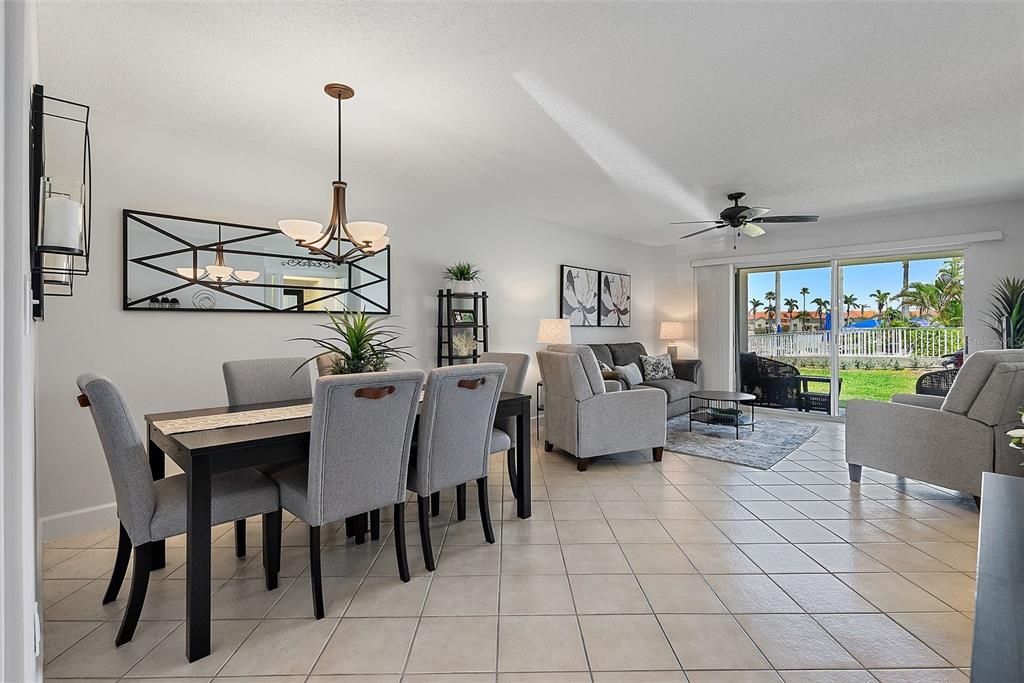 待售: $425,000 (2 贝兹, 2 浴室, 1075 平方英尺)