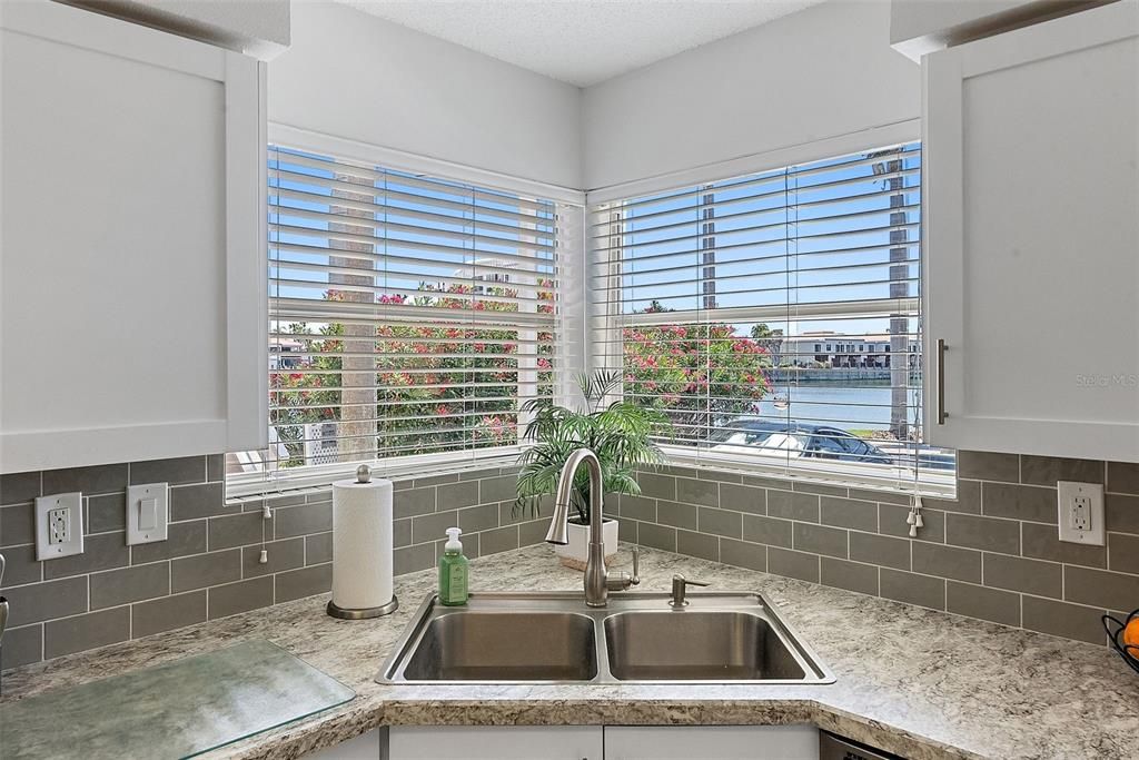 待售: $425,000 (2 贝兹, 2 浴室, 1075 平方英尺)