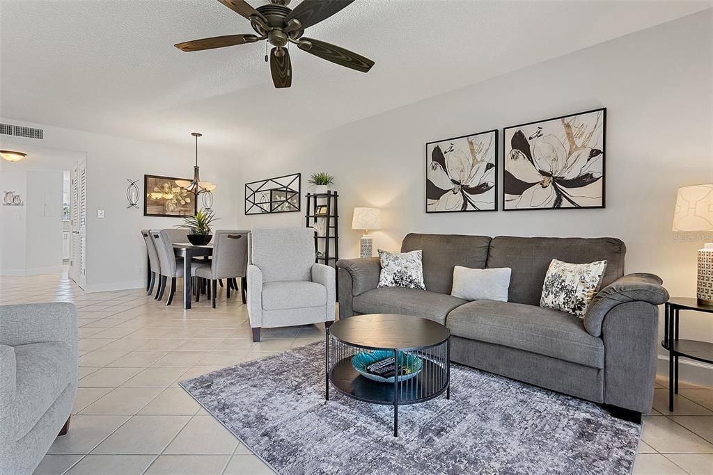 待售: $425,000 (2 贝兹, 2 浴室, 1075 平方英尺)