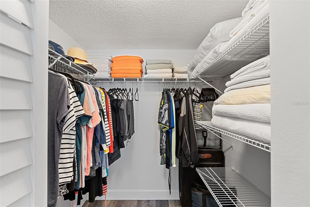 待售: $425,000 (2 贝兹, 2 浴室, 1075 平方英尺)