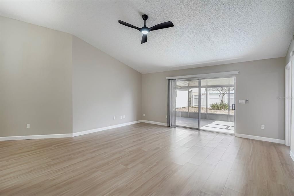 For Sale: $400,000 (4 beds, 2 baths, 1626 Square Feet)