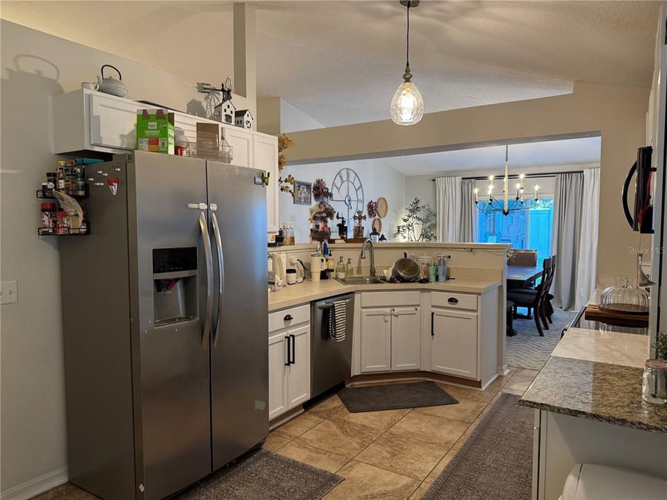 На продажу: $319,000 (4 спален, 2 ванн, 1874 Квадратных фут)