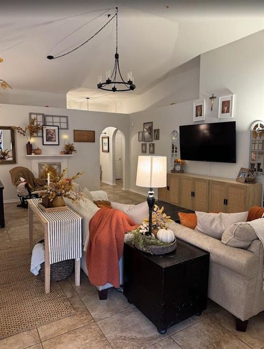 На продажу: $319,000 (4 спален, 2 ванн, 1874 Квадратных фут)