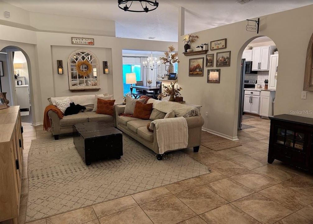 На продажу: $319,000 (4 спален, 2 ванн, 1874 Квадратных фут)