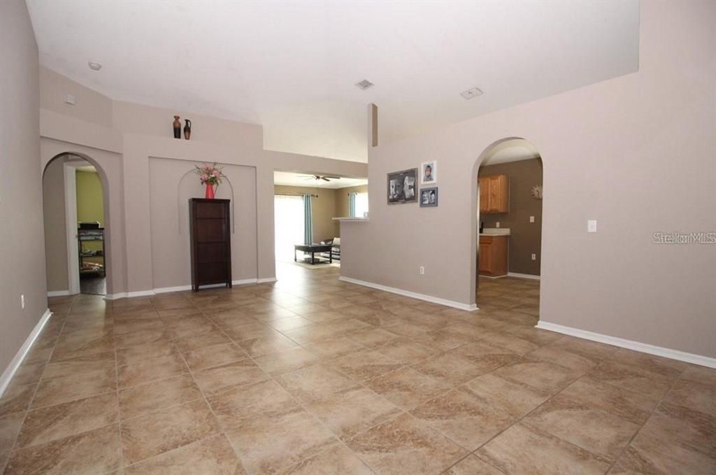 На продажу: $319,000 (4 спален, 2 ванн, 1874 Квадратных фут)