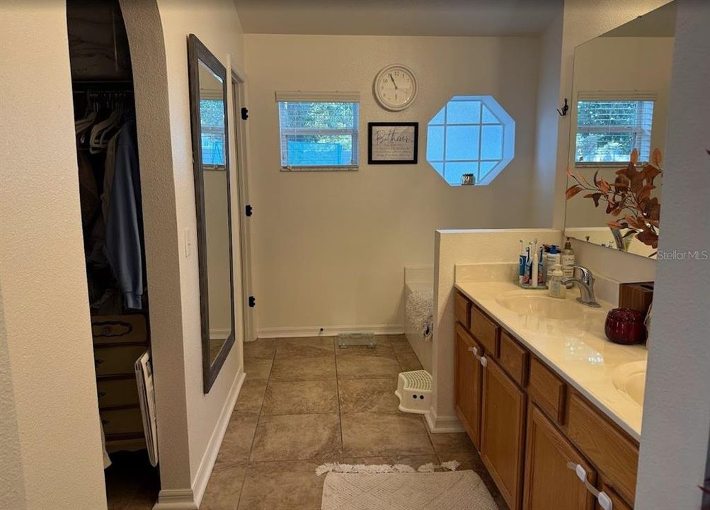 На продажу: $319,000 (4 спален, 2 ванн, 1874 Квадратных фут)