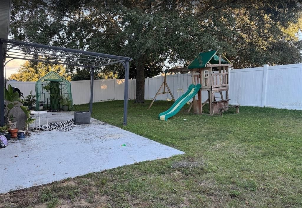 На продажу: $319,000 (4 спален, 2 ванн, 1874 Квадратных фут)