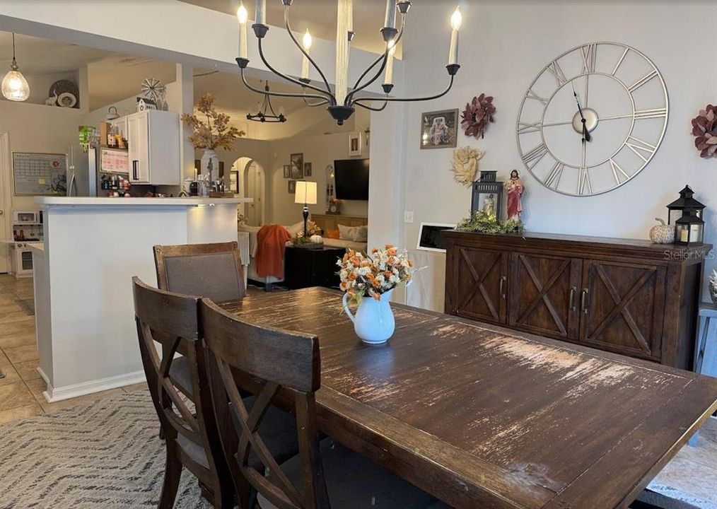 На продажу: $319,000 (4 спален, 2 ванн, 1874 Квадратных фут)