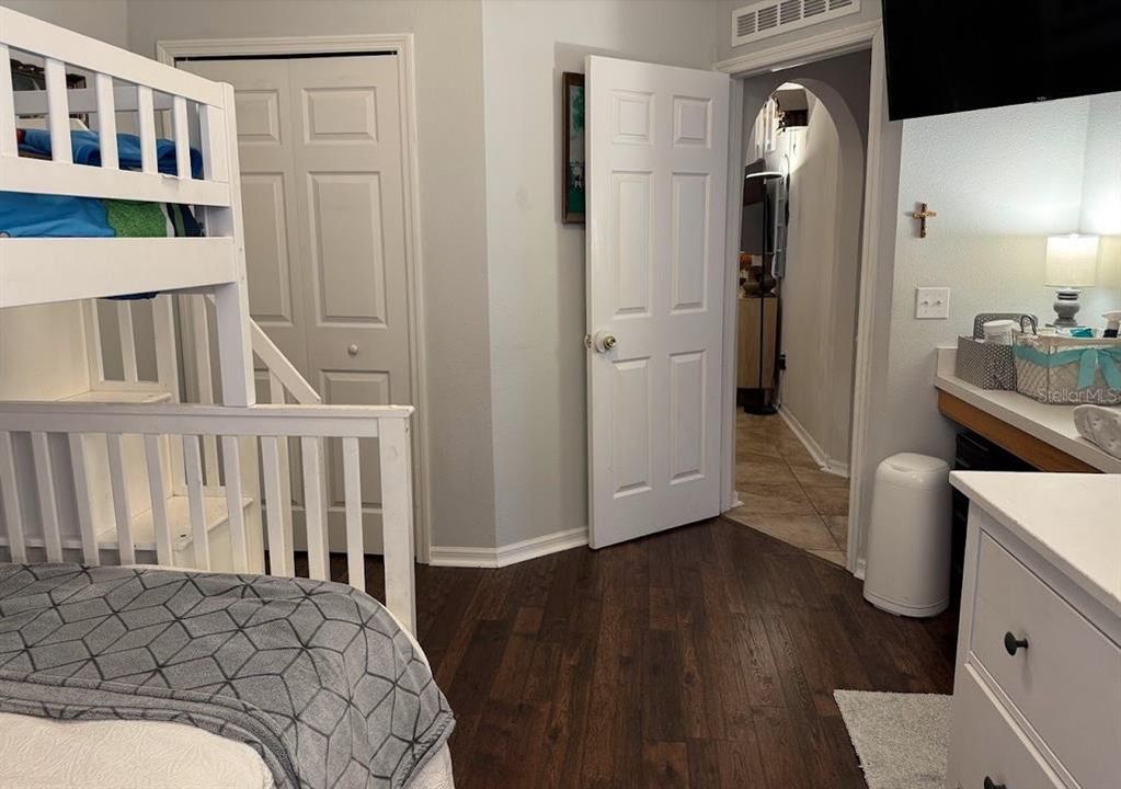 На продажу: $319,000 (4 спален, 2 ванн, 1874 Квадратных фут)