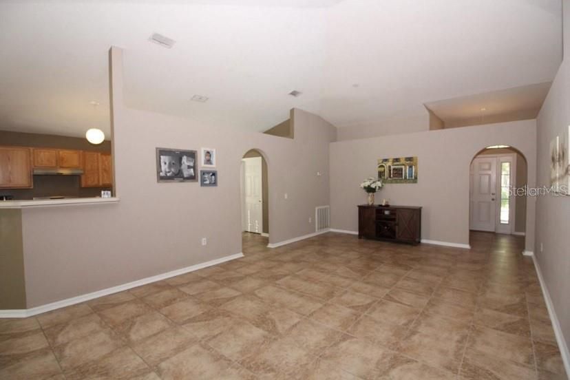 На продажу: $319,000 (4 спален, 2 ванн, 1874 Квадратных фут)