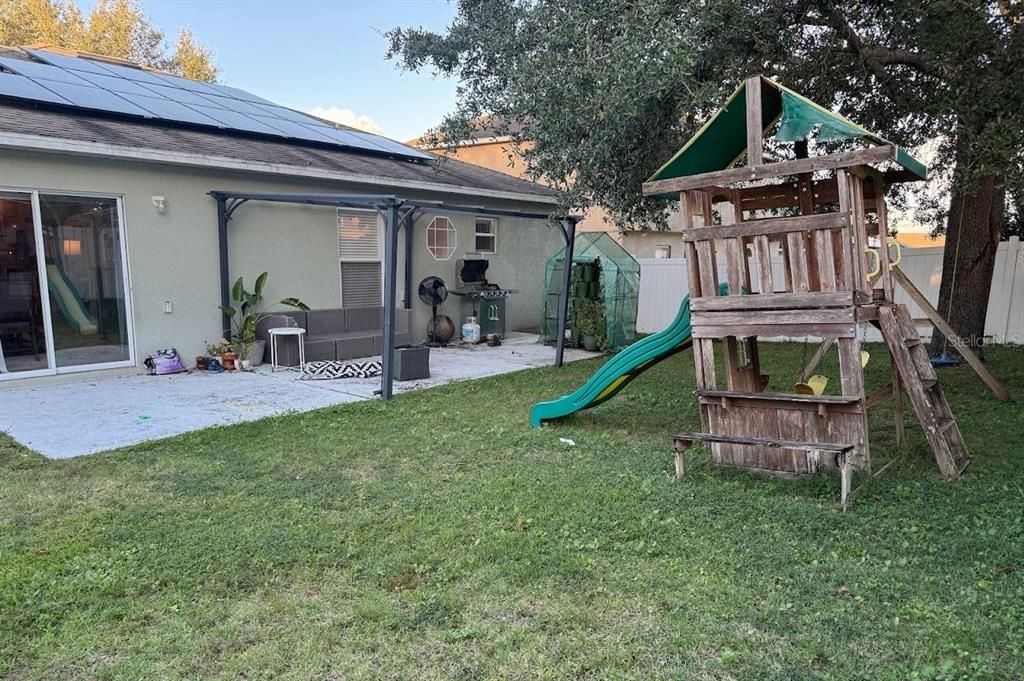 На продажу: $319,000 (4 спален, 2 ванн, 1874 Квадратных фут)