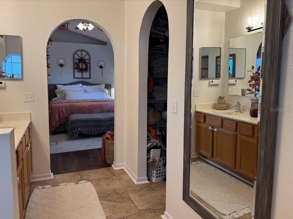 На продажу: $319,000 (4 спален, 2 ванн, 1874 Квадратных фут)