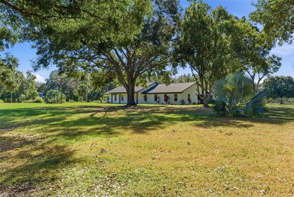 En Venta: $796,000 (3 camas, 3 baños, 2390 Pies cuadrados)