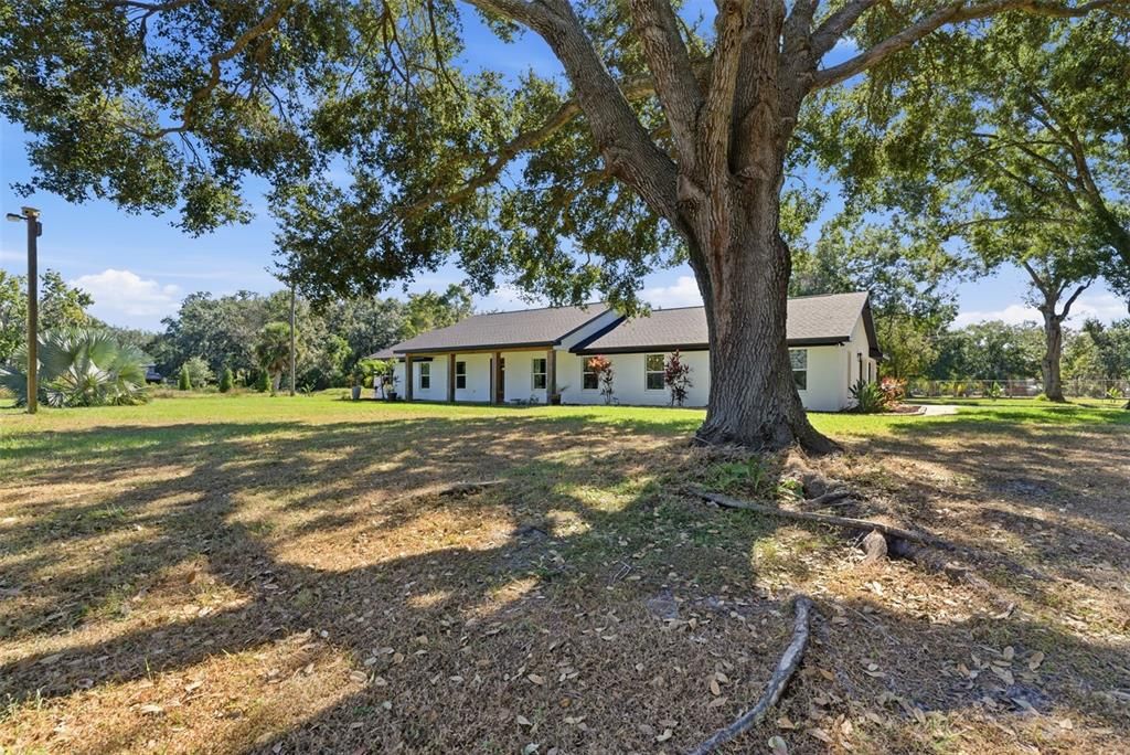 En Venta: $796,000 (3 camas, 3 baños, 2390 Pies cuadrados)