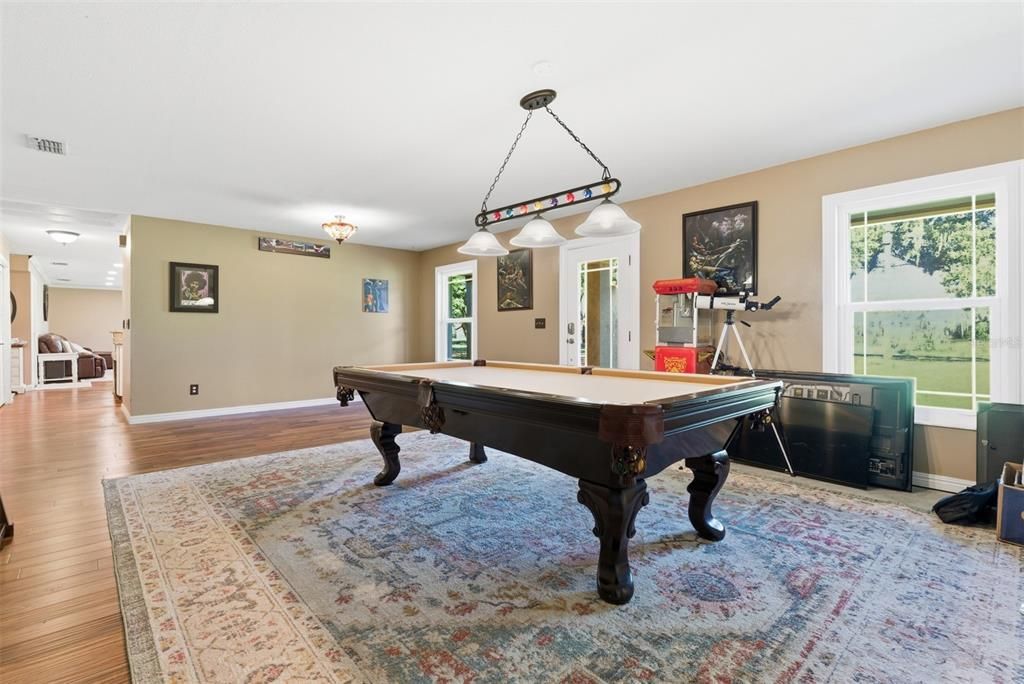 En Venta: $796,000 (3 camas, 3 baños, 2390 Pies cuadrados)