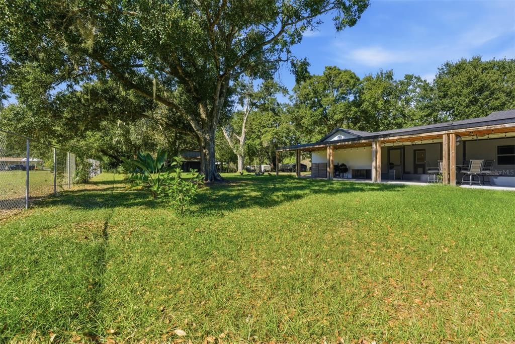 En Venta: $796,000 (3 camas, 3 baños, 2390 Pies cuadrados)