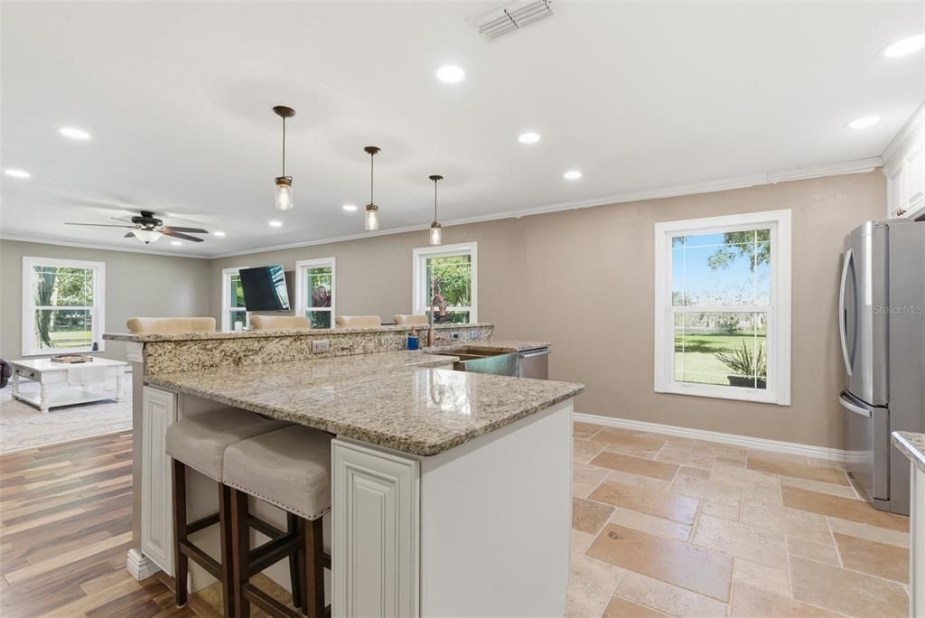 En Venta: $796,000 (3 camas, 3 baños, 2390 Pies cuadrados)