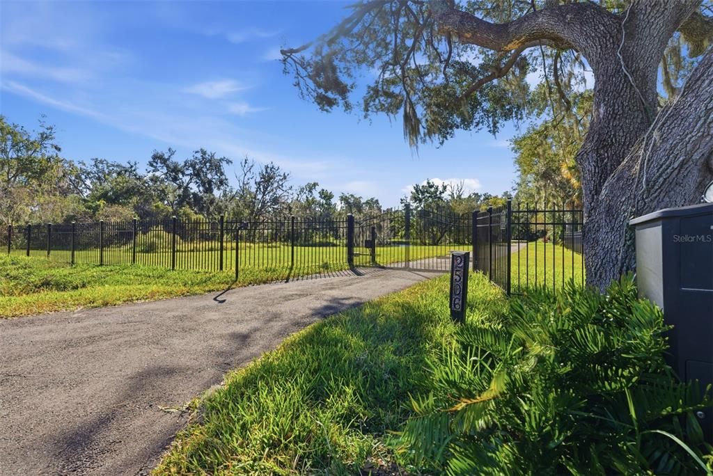 En Venta: $796,000 (3 camas, 3 baños, 2390 Pies cuadrados)