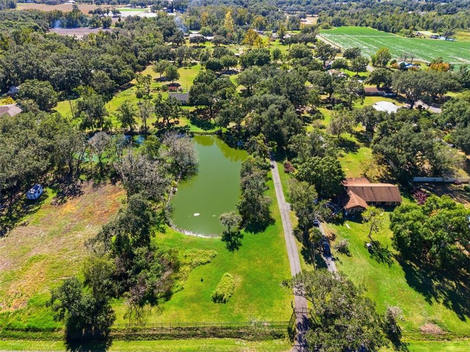 En Venta: $796,000 (3 camas, 3 baños, 2390 Pies cuadrados)