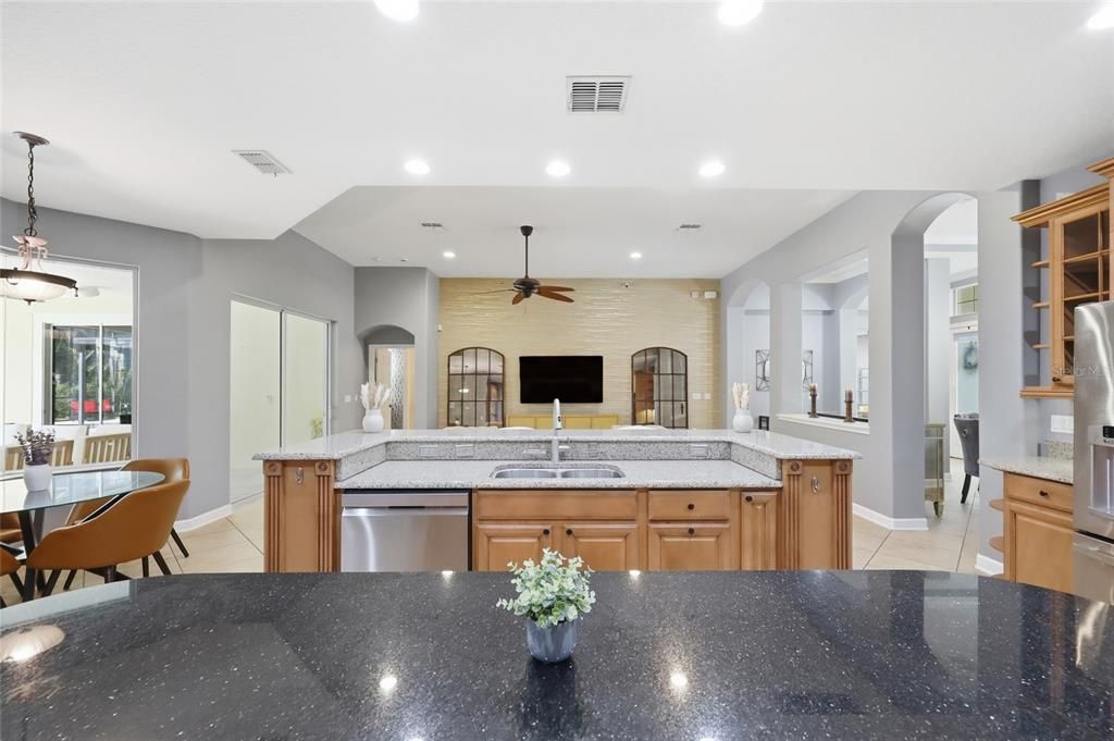 待售: $920,000 (5 贝兹, 4 浴室, 3802 平方英尺)