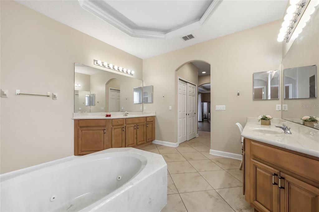 待售: $920,000 (5 贝兹, 4 浴室, 3802 平方英尺)