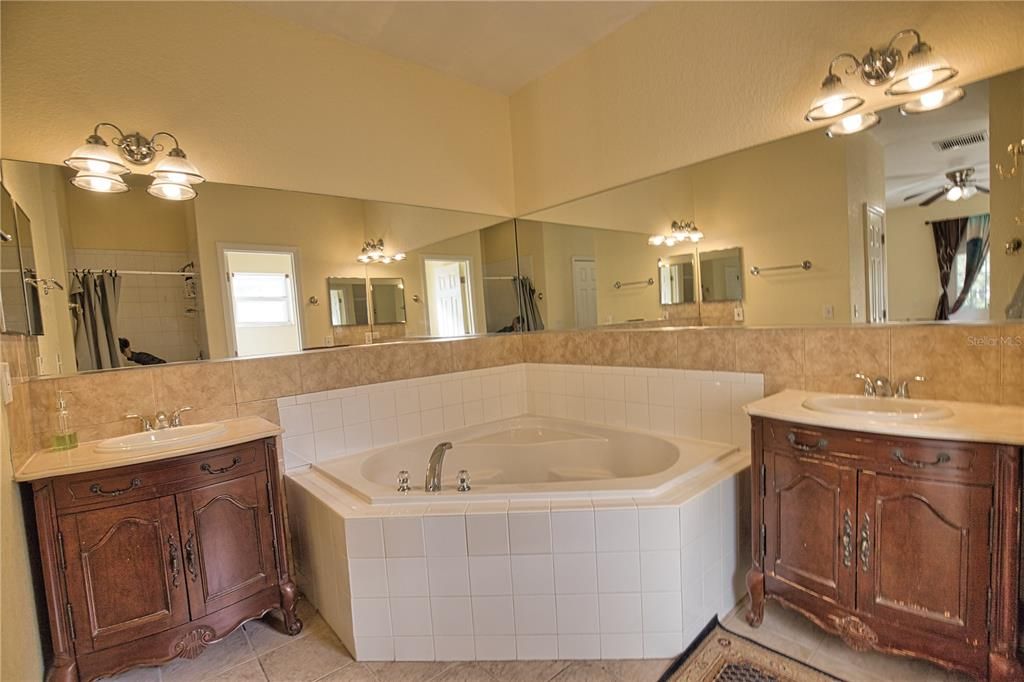 Active With Contract: $269,000 (3 beds, 2 baths, 1616 Square Feet)