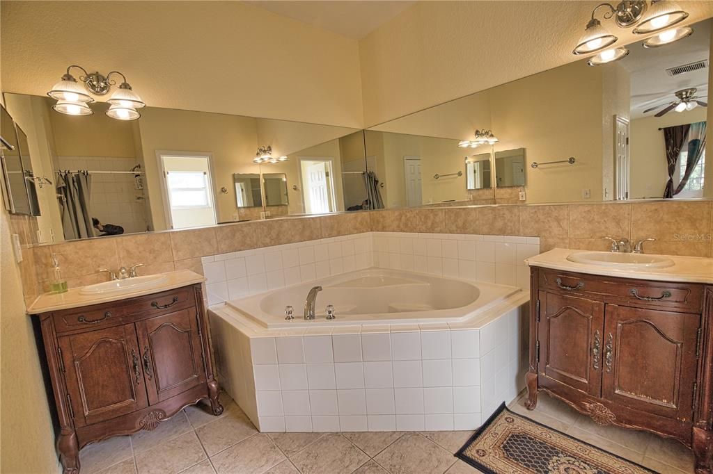 Active With Contract: $269,000 (3 beds, 2 baths, 1616 Square Feet)