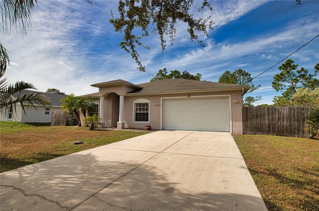Active With Contract: $269,000 (3 beds, 2 baths, 1616 Square Feet)
