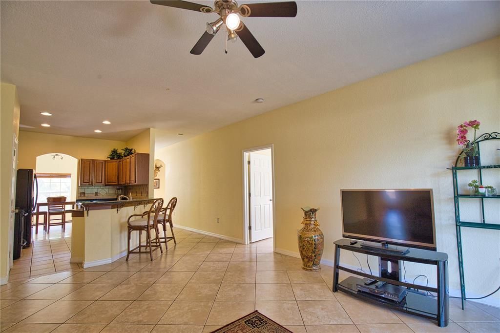 Active With Contract: $269,000 (3 beds, 2 baths, 1616 Square Feet)