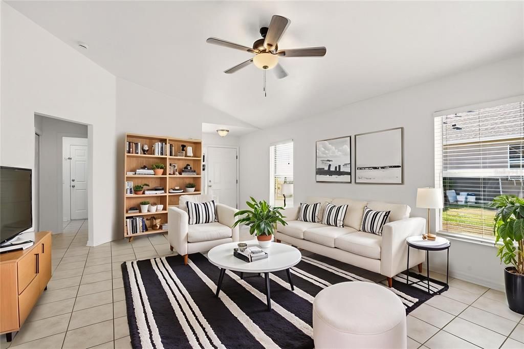 合同活跃: $279,900 (3 贝兹, 2 浴室, 1280 平方英尺)