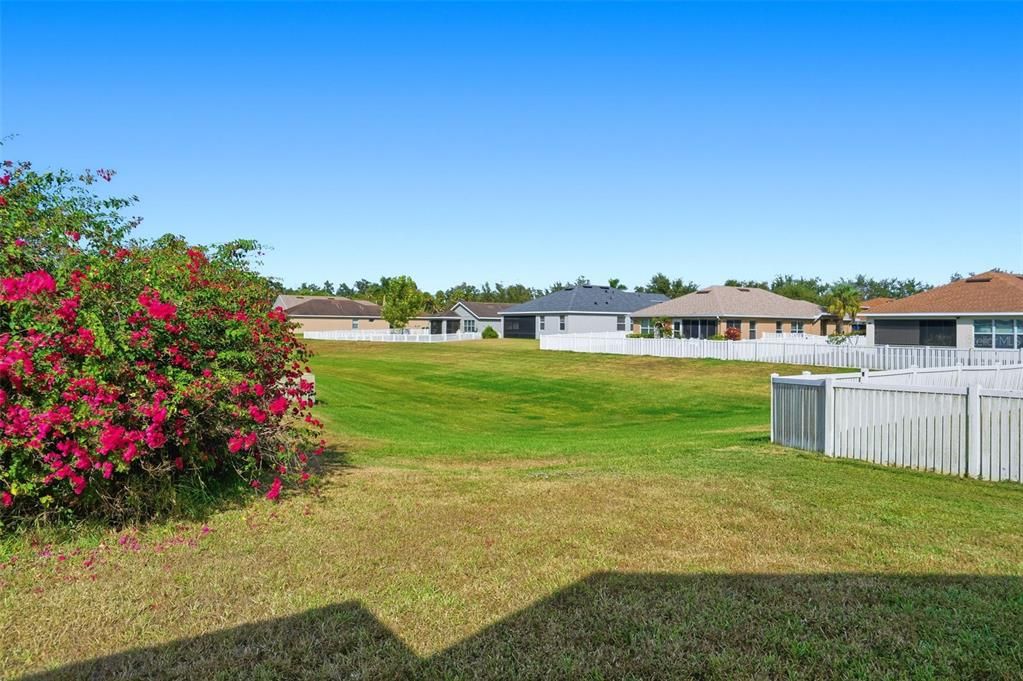 合同活跃: $279,900 (3 贝兹, 2 浴室, 1280 平方英尺)