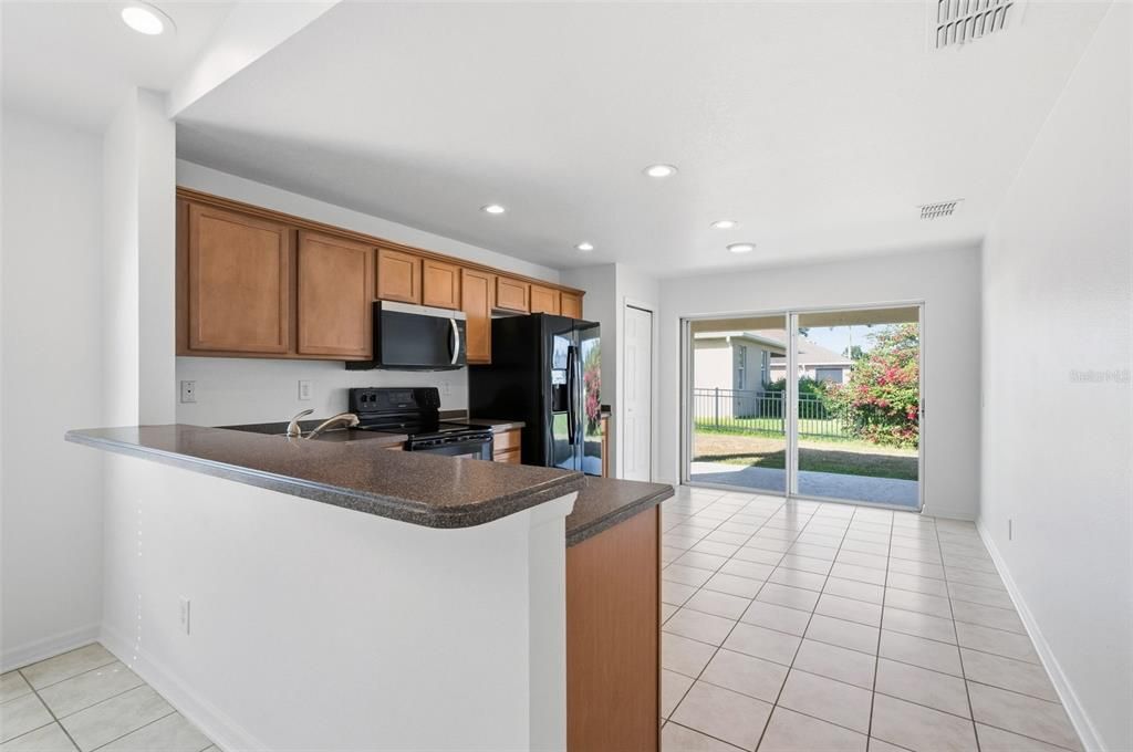 合同活跃: $279,900 (3 贝兹, 2 浴室, 1280 平方英尺)