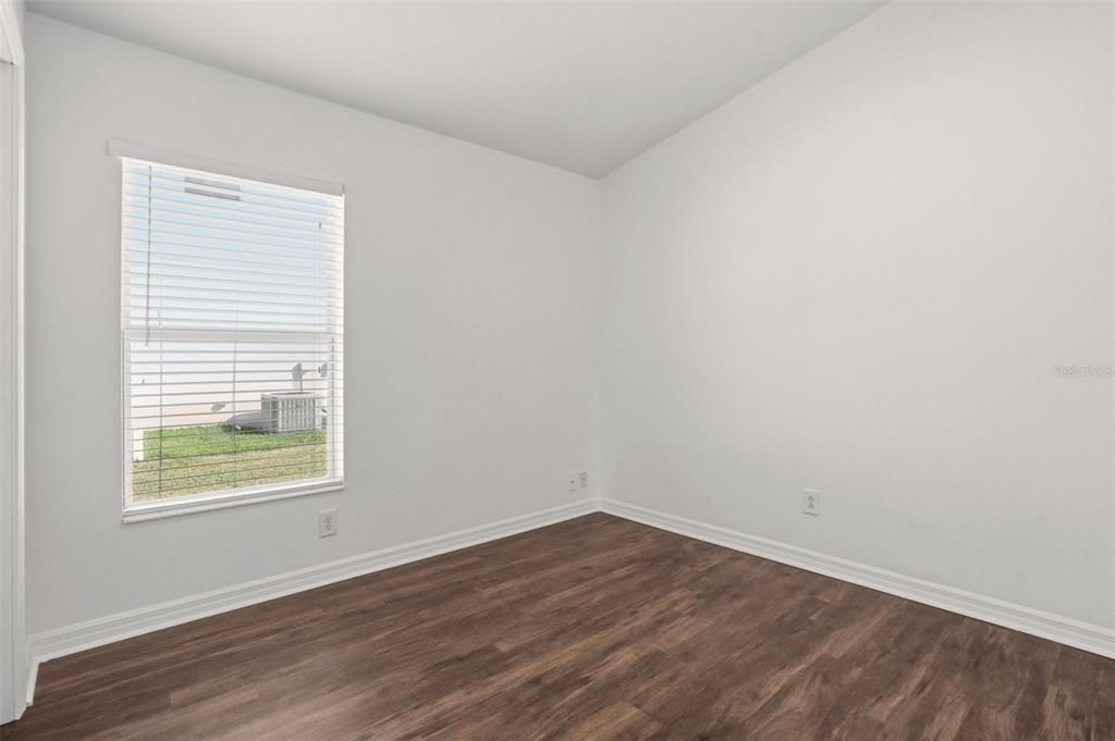 合同活跃: $279,900 (3 贝兹, 2 浴室, 1280 平方英尺)