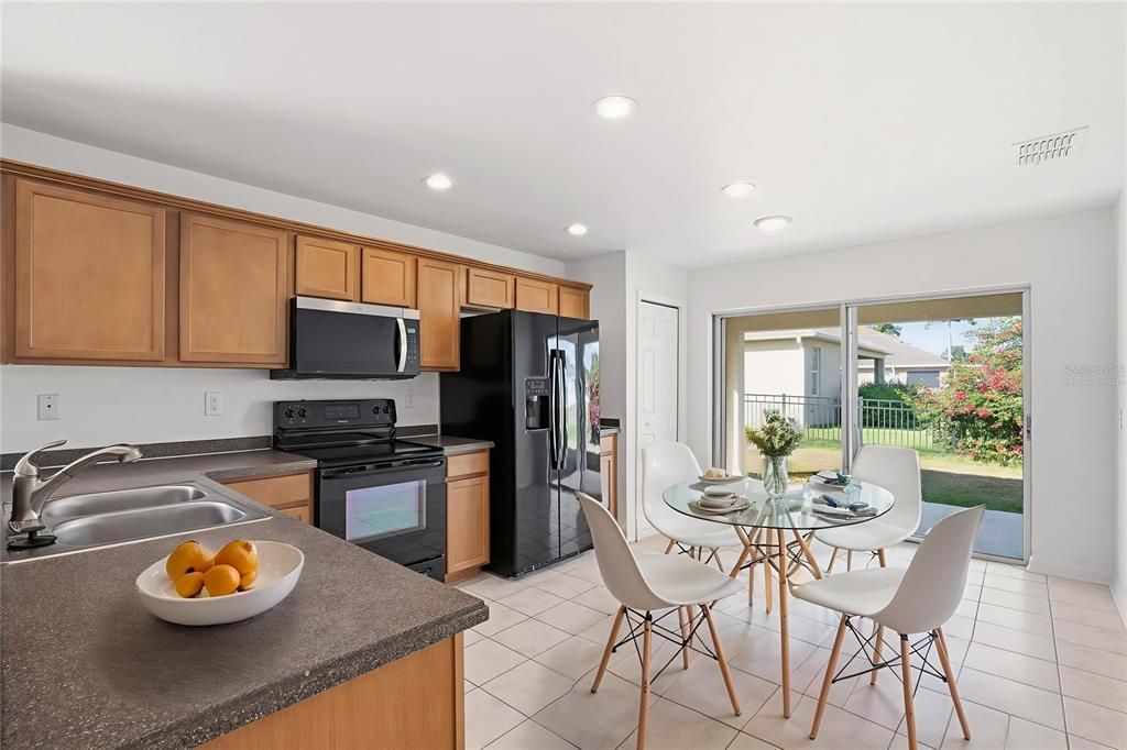 合同活跃: $279,900 (3 贝兹, 2 浴室, 1280 平方英尺)