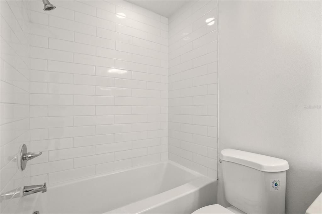 合同活跃: $279,900 (3 贝兹, 2 浴室, 1280 平方英尺)