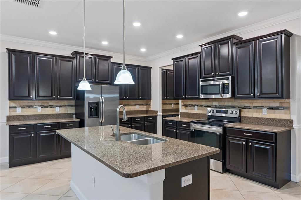 В аренду: $3,300 (4 спален, 2 ванн, 3061 Квадратных фут)