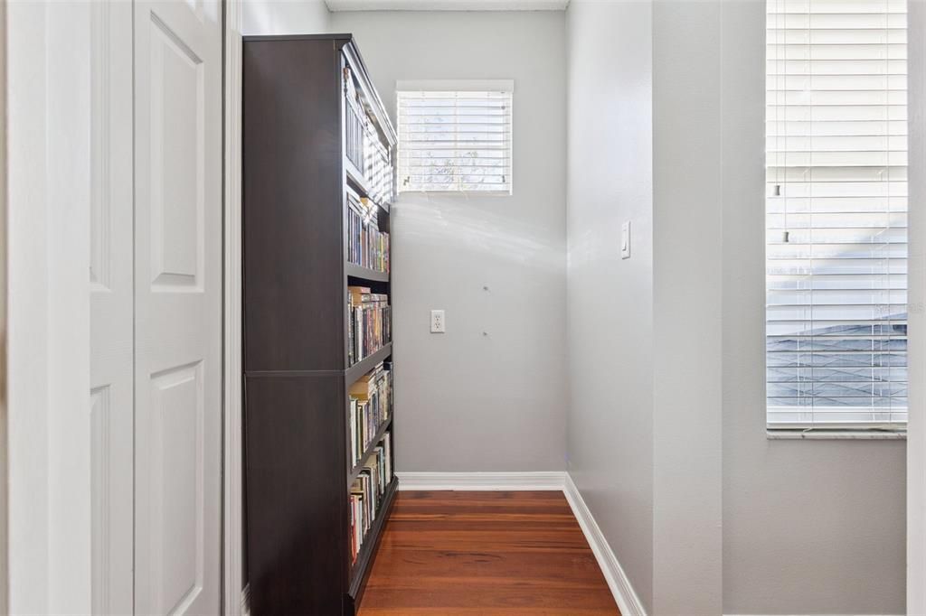 合同活跃: $271,990 (2 贝兹, 2 浴室, 1124 平方英尺)