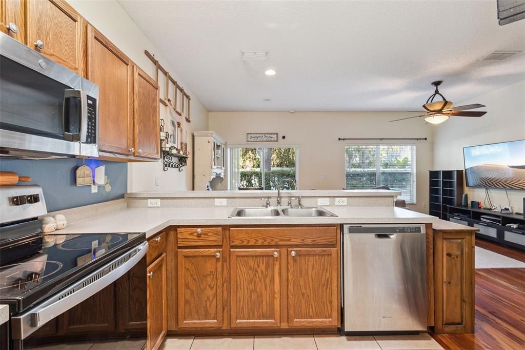 合同活跃: $271,990 (2 贝兹, 2 浴室, 1124 平方英尺)