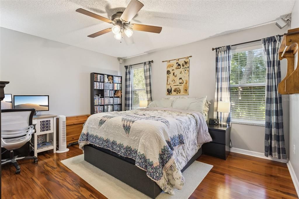 合同活跃: $271,990 (2 贝兹, 2 浴室, 1124 平方英尺)