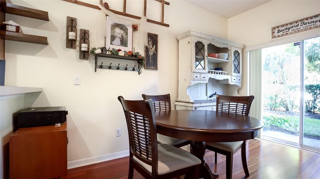 合同活跃: $271,990 (2 贝兹, 2 浴室, 1124 平方英尺)