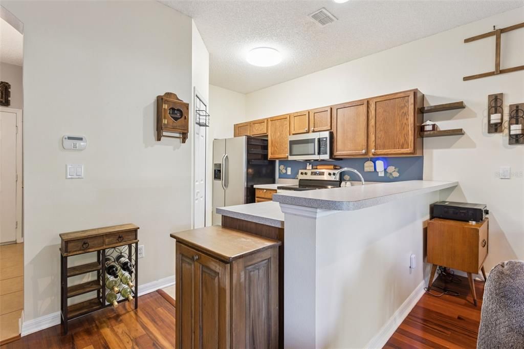 合同活跃: $271,990 (2 贝兹, 2 浴室, 1124 平方英尺)