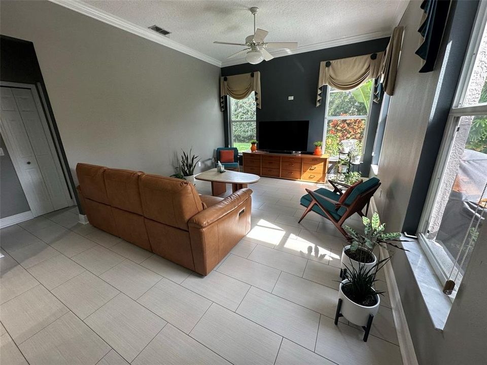 For Rent: $3,645 (4 beds, 2 baths, 2250 Square Feet)