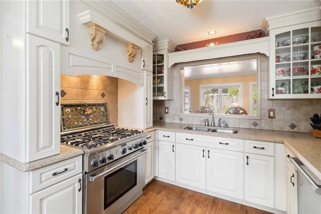 На продажу: $889,000 (4 спален, 2 ванн, 2758 Квадратных фут)