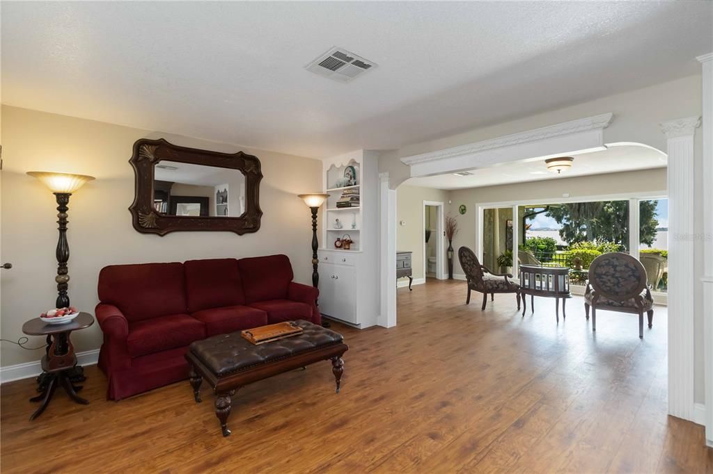 На продажу: $889,000 (4 спален, 2 ванн, 2758 Квадратных фут)