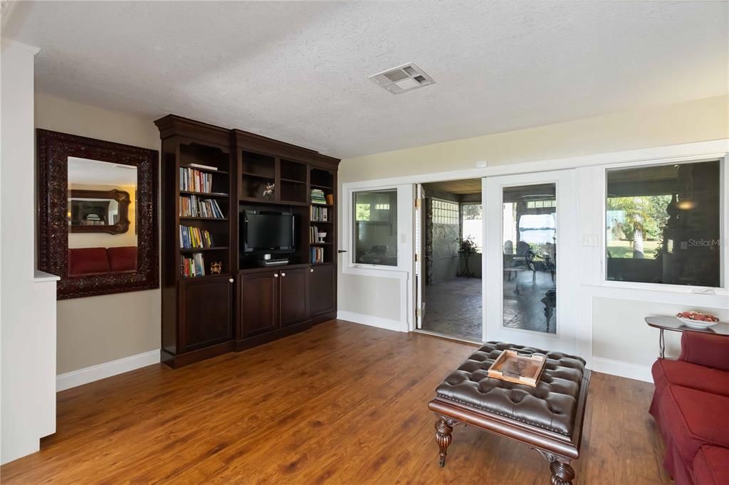 На продажу: $889,000 (4 спален, 2 ванн, 2758 Квадратных фут)