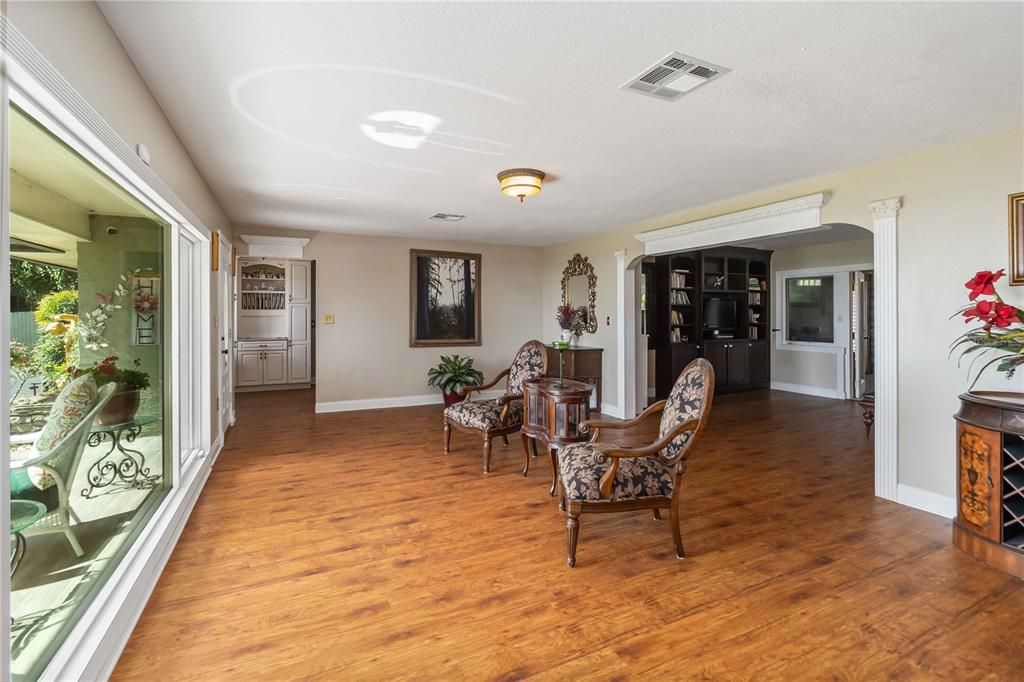 На продажу: $889,000 (4 спален, 2 ванн, 2758 Квадратных фут)