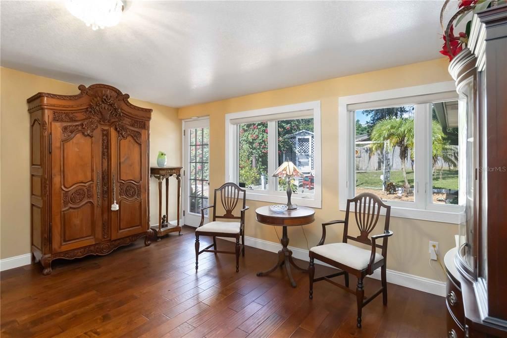 На продажу: $889,000 (4 спален, 2 ванн, 2758 Квадратных фут)