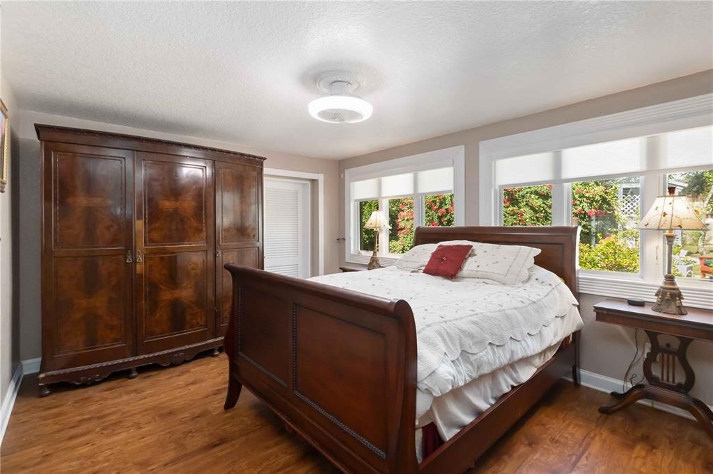 На продажу: $889,000 (4 спален, 2 ванн, 2758 Квадратных фут)