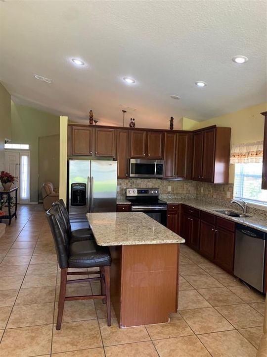 En Venta: $460,000 (4 camas, 2 baños, 2844 Pies cuadrados)