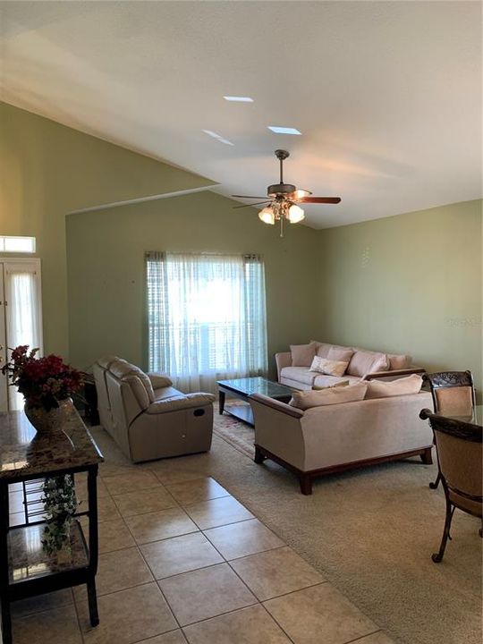 En Venta: $460,000 (4 camas, 2 baños, 2844 Pies cuadrados)